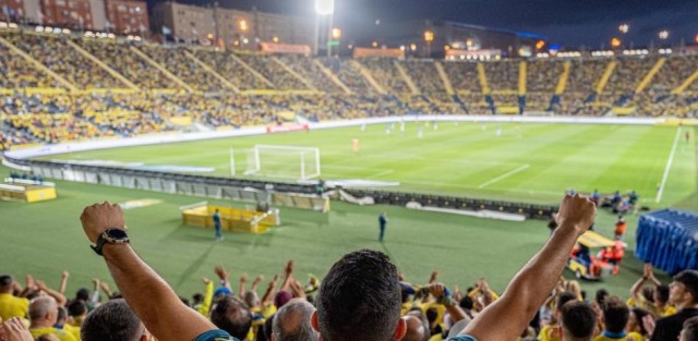 Un herido y un detenido en Las Palmas en pelea de más de 150 ultras, la mayoría del Rayo 