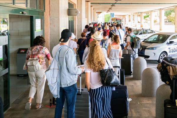España recibe entre enero y septiembre más de un millón de pasajeros británicos menos que en 2019