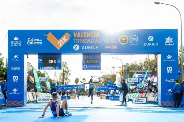 Margaret Chelimo reina en el Medio Maratón Valencia