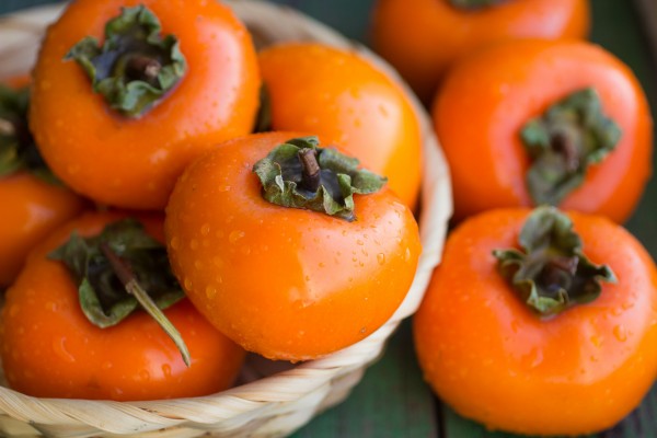 EntreNosotros | Por qué el caqui no es de color caqui y otras curiosidades de esta fruta otoñal