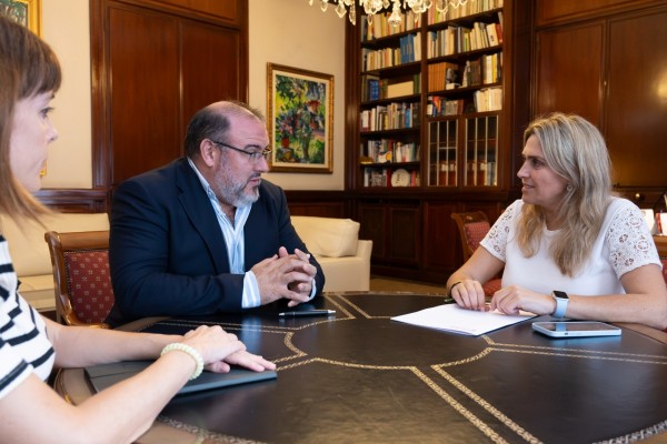 Barrachina insta al Gobierno a aumentar la bonificación de los carburantes para profesionales