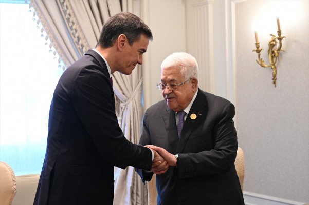 Sánchez traslada a Mahmud Abbas la solidaridad de España 