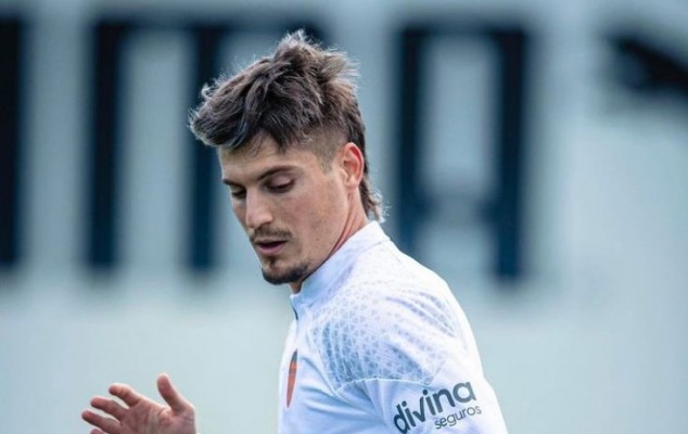 Canós entrena con el grupo y apura sus opciones de estar ante el Cádiz