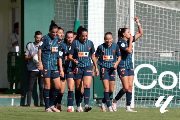 El Valencia pierde una ventaja de 0-2 en un accidentado partido