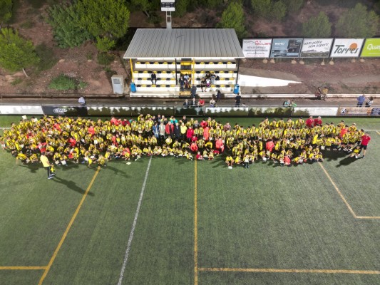 Más de 250 futbolistas participan en la presentación del 'Almenara Atlètic' 