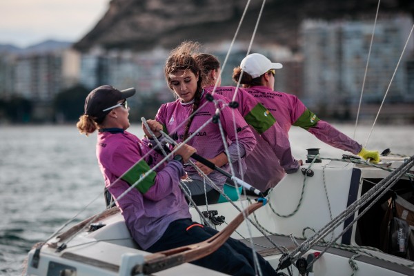 El viento da una tregua y permite el estreno del Trofeo Alicante City & Beach- Liga Iberdrola