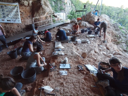 Bolomor: Así era la vida de los neandertales valencianos