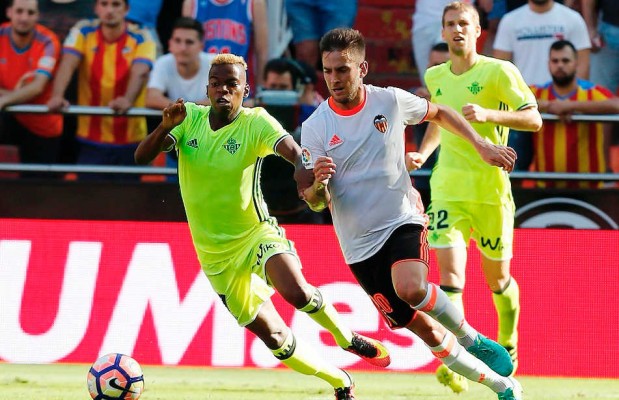 Ayestarán ha utilizado a 22 jugadores y todos los fichajes en tres jornadas