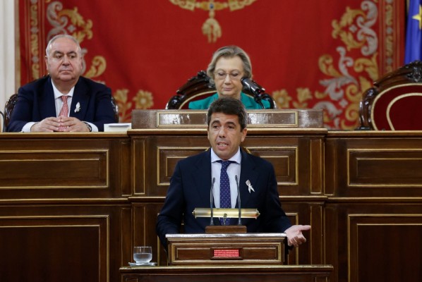 Mazón reivindica la identidad valenciana, el agua y la financiación frente a 