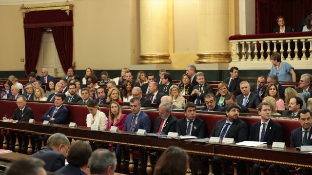 Los presidentes del PP critican que Aragonés no se quede en el Senado tras acabar su intervención