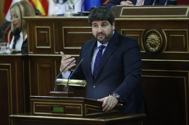 Miras carga contra la amnistía: 