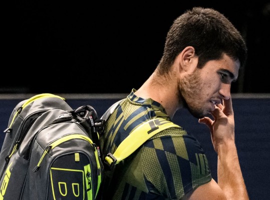 Alcaraz, ausente en Basilea por molestias, lleva 21 partidos ATP y 5 torneos más que Djokovic este año
