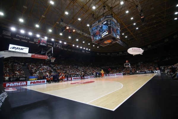 Más de 700 agentes de Policía toman los alrededores de la Fonteta en el Valencia Basket-Maccabi Tel Aviv
