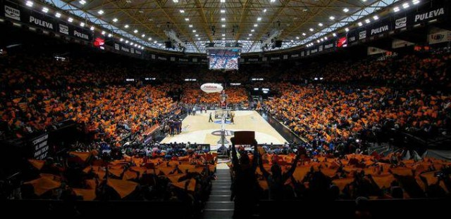 La Fonteta vive blindada, medio vacía y sin incidentes la previa de la visita del Maccabi
