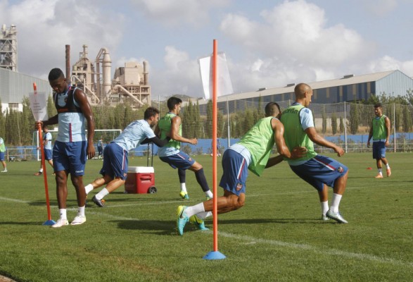 Morales se retira antes del entrenamiento por precaución