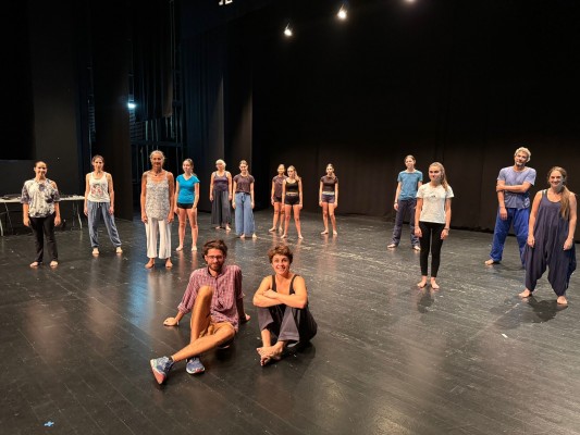 Elvira Madrigal presenta 'Navegar la dansa' junt amb l'alumnat del Centre de les Arts de Borriana
