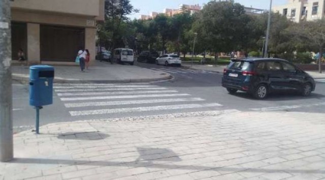 Alicante rebaja las aceras de los vados de más de 60 calles para favorecer los itinerarios accesibles
