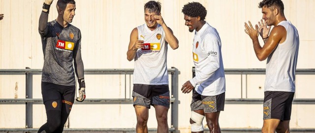 Canós entrena al margen y Thierry sigue en el grupo con un aparatoso vendaje