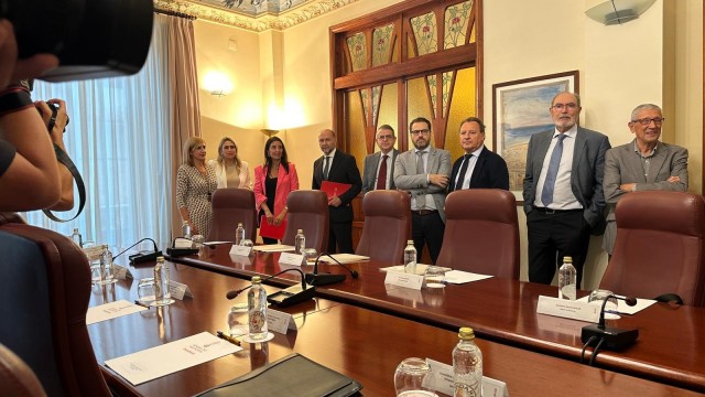 El Consell destina 26 millones en créditos al azulejo y dobla en un mes el número de operaciones