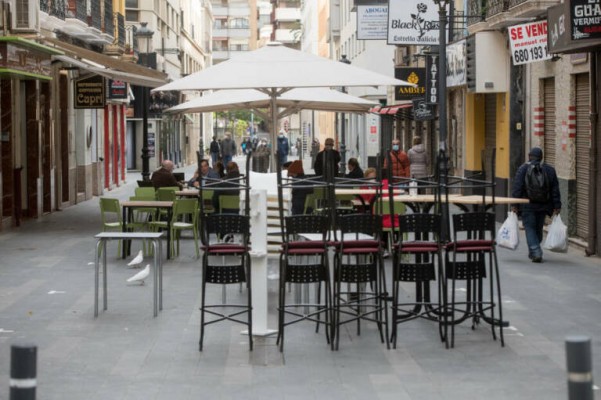 Vecinos del Centro instan a revisar licencias de 200 locales de Alicante tras el incendio de Murcia