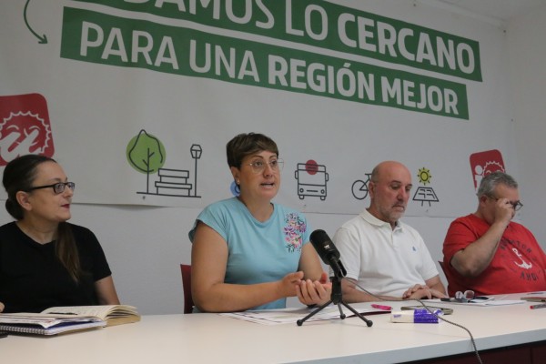 IU amplía su dirección con otros cinco miembros y se rearma para combatir una legislatura 