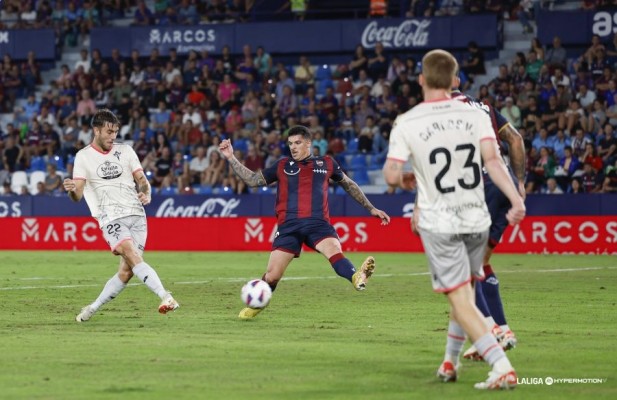 Capa: “Calleja nos tiene a todos enchufados”
