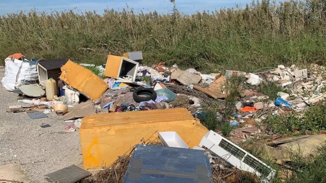 AE-Agró denuncia un vertedero en el Parque natural de El Hondo
