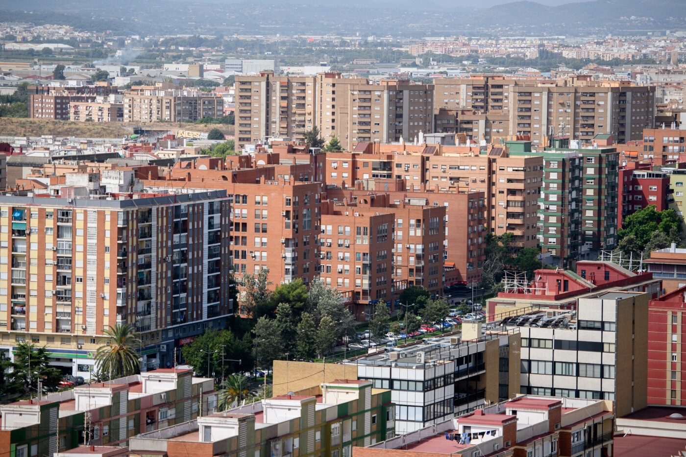 La oferta de pisos en alquiler en València cae casi un 40% en tres meses y los precios siguen al alza 
