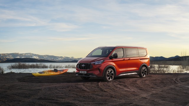 La nueva Ford Tourneo Custom ofrece nueve plazas configurables, tecnología punta y mayor confort
