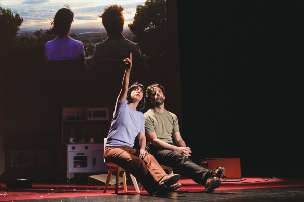 Sala Ultramar acoge un ensayo de lo cotidiano con la comedia superrealista 'Simulacro'