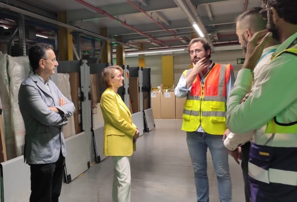 L'UJI visita les instal·lacions d’Amazon a Onda per a conéixer els projectes d'ocupació i cerca de talent 