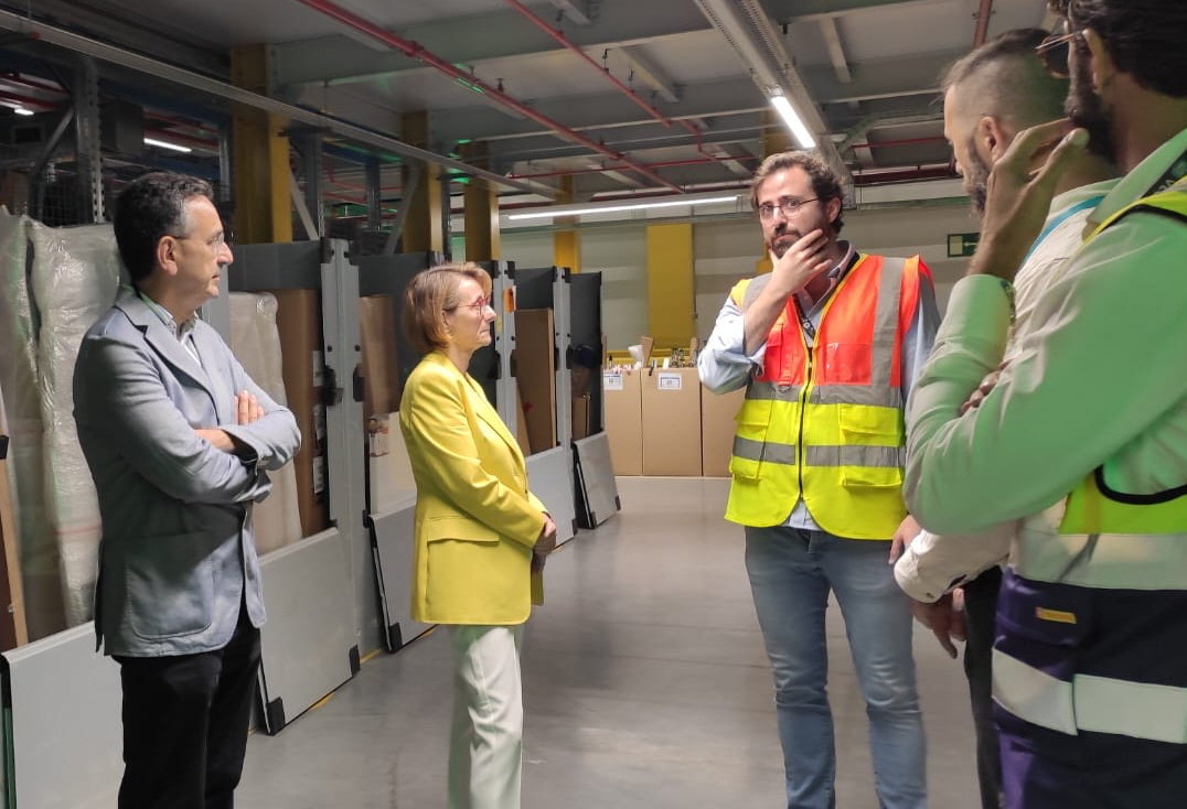 L'UJI visita les instal·lacions d’Amazon a Onda per a conéixer els projectes d'ocupació i cerca de talent 