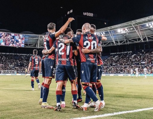 Los abonos infantiles del Levante podrán ser utilizados por adultos esta noche ante el Racing de Ferrol
