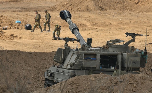 El Ejército israelí ataca a Hamás en toda la Franja de Gaza