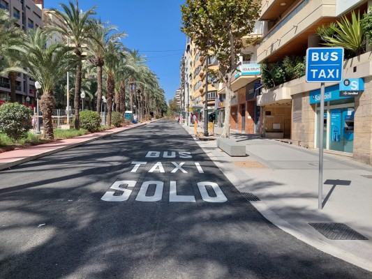 Alicante habilita el carril bus en Federico Soto para agilizar el tráfico en la avenida de la Estación