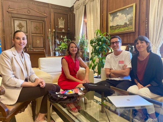 Carrasco se compromete a colaborar con la Exprimidora para que el BesignFest 