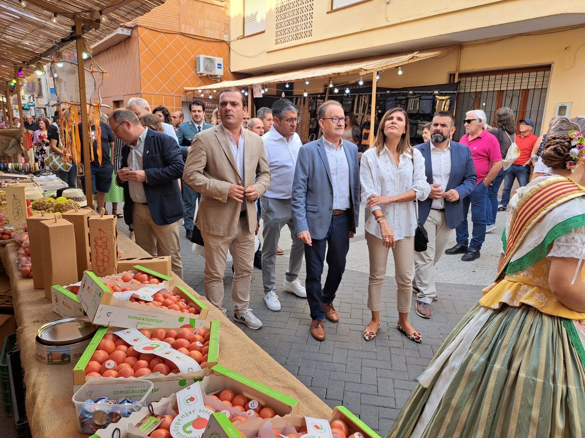 Alcalà de Xivert inaugura la IX Fira de la Tomata de Penjar con más de 60 expositores gastronómicos