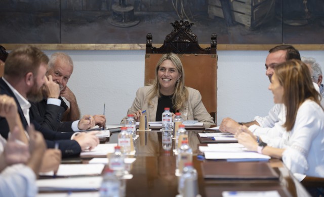 La Diputación refuerza la plantilla de personal con 24 plazas que se suman a las 53 para bomberos
