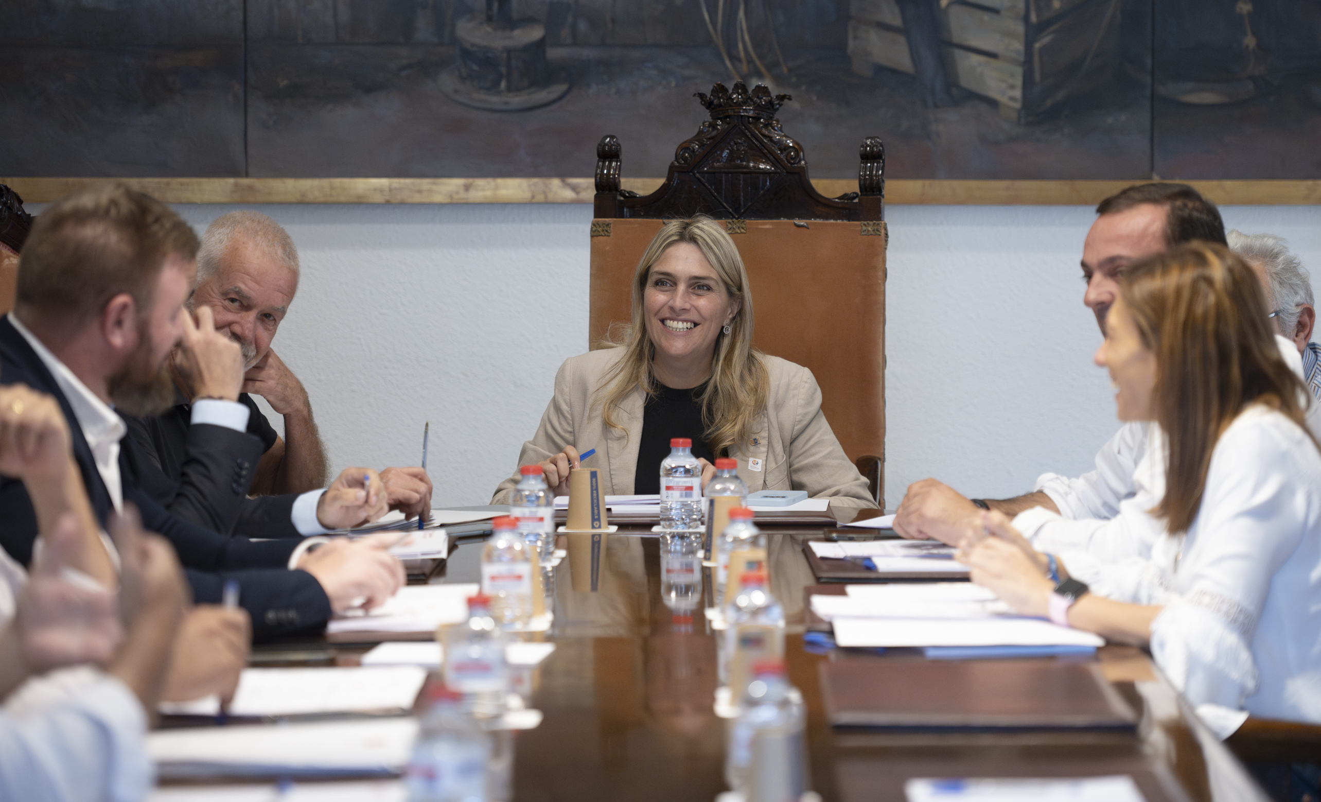 La Diputación refuerza la plantilla de personal con 24 plazas que se suman a las 53 para bomberos