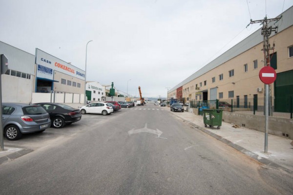 Cargadores de vehículos, fibra óptica y zonas verdes para  el Polígono de Puente Alto de Orihuela