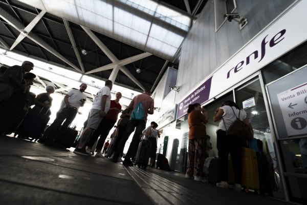 La OCU recuerda el derecho a reclamar los servicios afectados por la cancelación de trenes