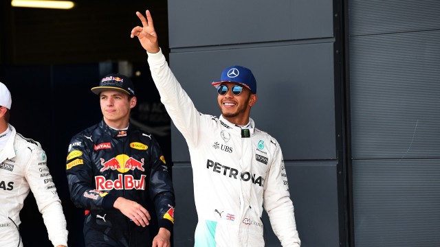 Rosberg, a la caza de Hamilton en la noche de Singapur