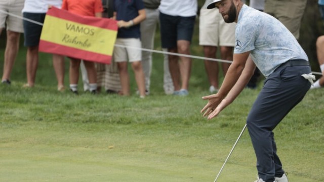 Jon Rahm sufre y se aleja de la primera plaza de Mathieu Pavon
