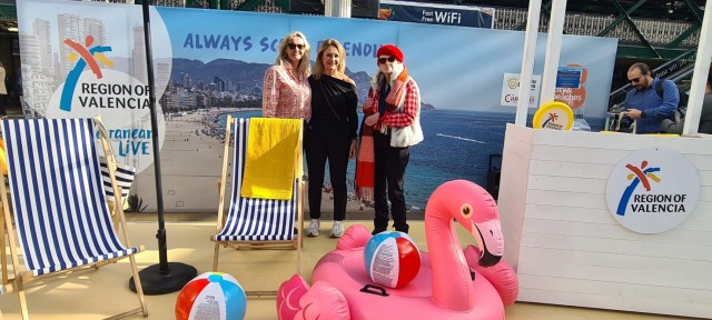 Turisme recrea una playa en la estación de tren Waverley de Edimburgo para promocionarse