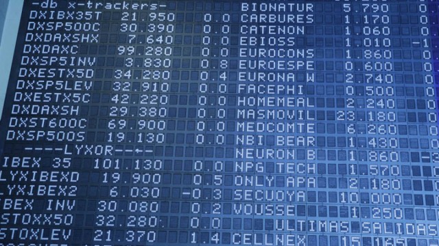 Los inversores, con la mosca tras la oreja: el Ibex 35 sigue atrapado sobre los 8.700 puntos