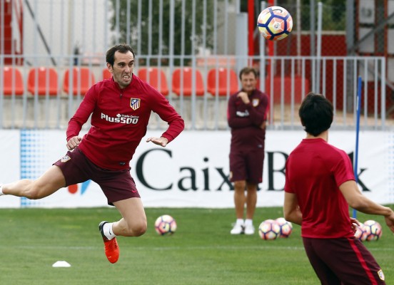 El Atlético prepara el duelo contra el Sporting con todos excepto Tiago