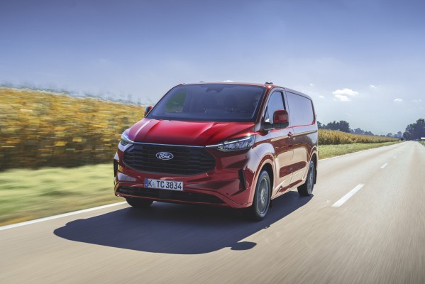 Ford Pro revoluciona la productividad de las furgonetas de una tonelada con la nueva Transit Custom
