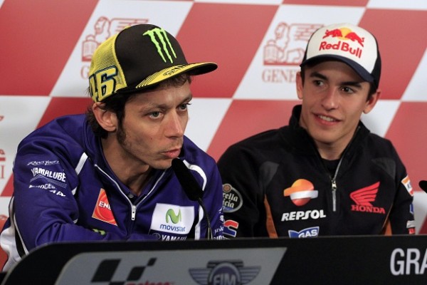 Rossi culpa a Márquez del incidente y medita no correr en Cheste