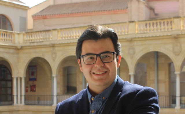 El periodista Fernando Rueda, el poeta Antonio Cánovas y el bajista de Rosendo, Rafa J. Vegas, en la Feria del Libro de Murcia