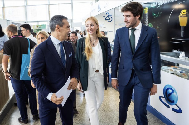 Unos 2.000 profesionales de la odontología tratan en València el uso de herramientas digitales